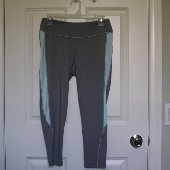 NWT Fila Blue & Gray Workout 3/4 Capri Leggings - Picture 4 of 8